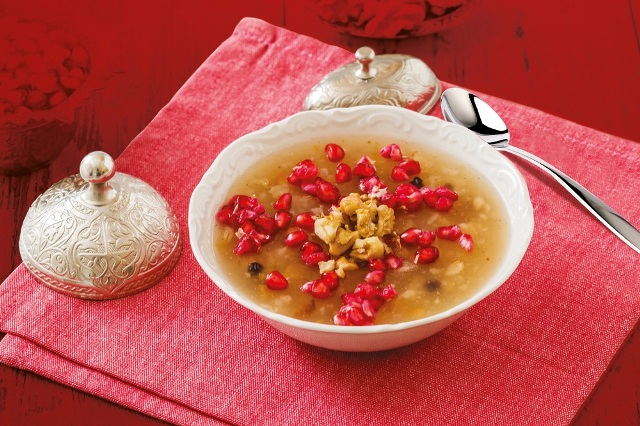 Aşurenin keyfi paylaştıkça çıkar